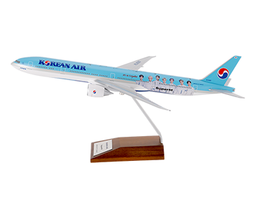 SuperM Model Aircraft (B777-300ER 1:200)